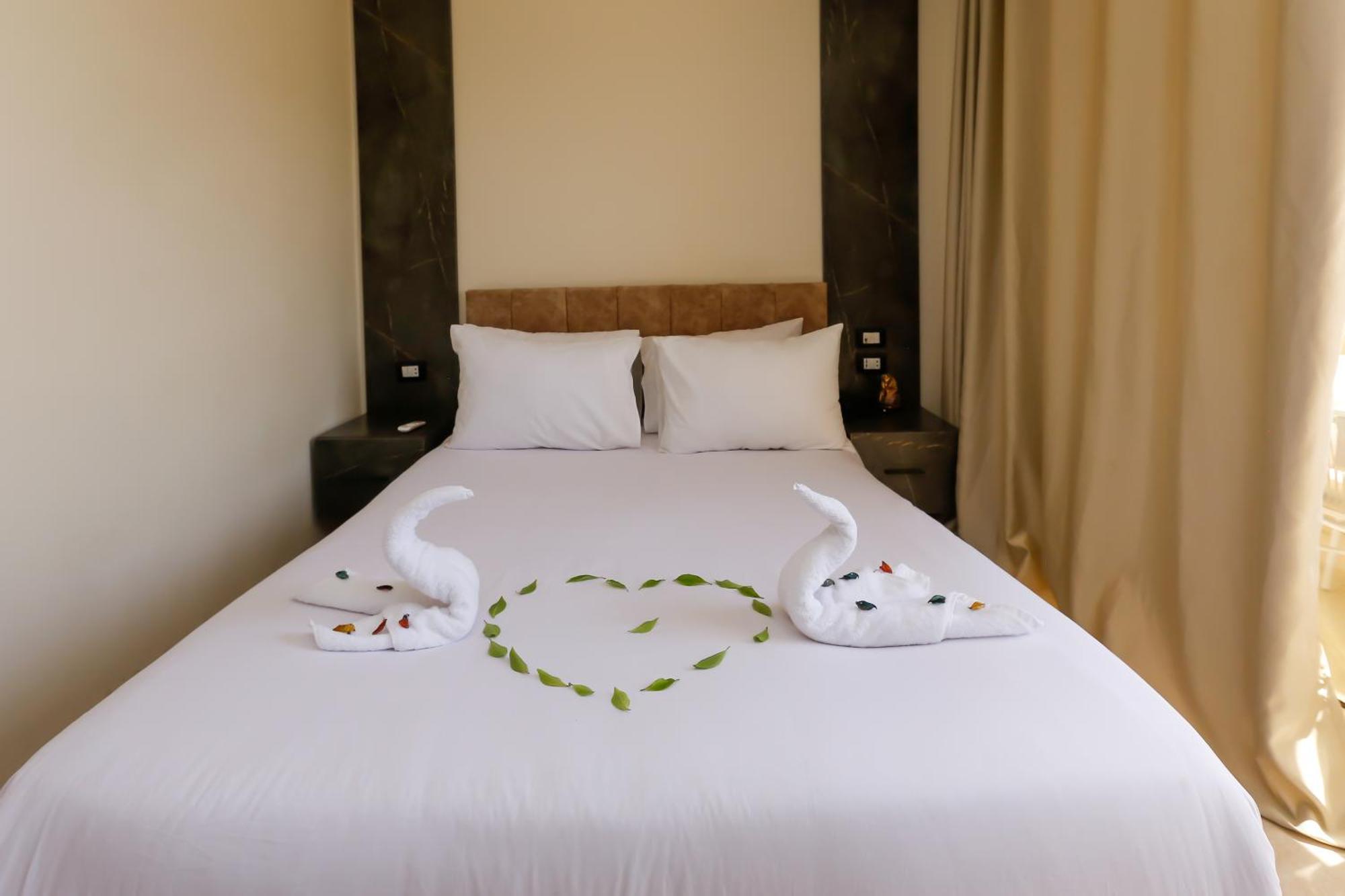 Taj Pyramids View Inn Kafret el-Gabal Kültér fotó