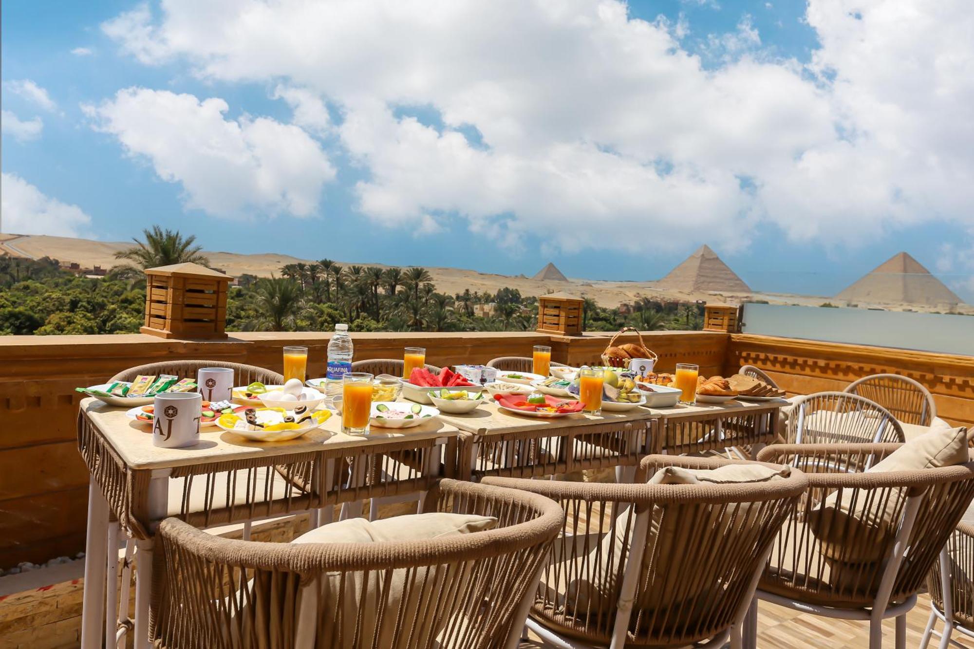 Taj Pyramids View Inn Kafret el-Gabal Kültér fotó