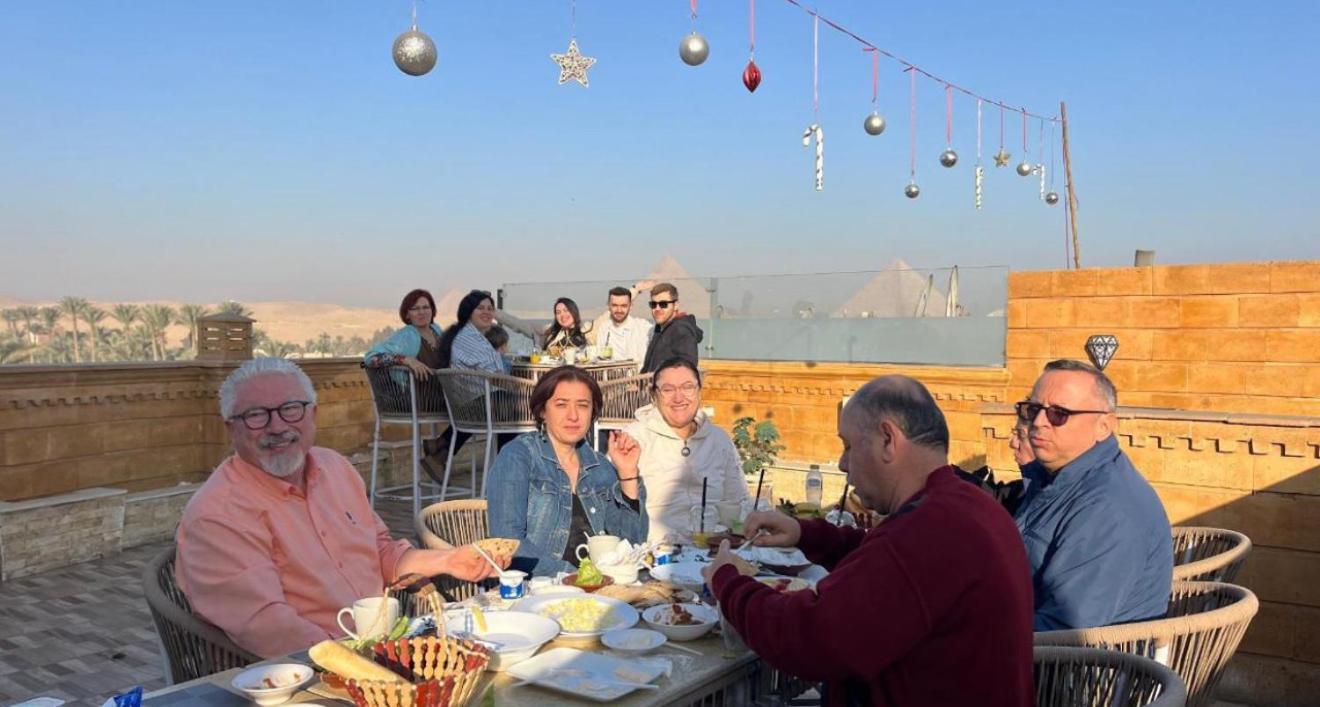 Taj Pyramids View Inn Kafret el-Gabal Kültér fotó